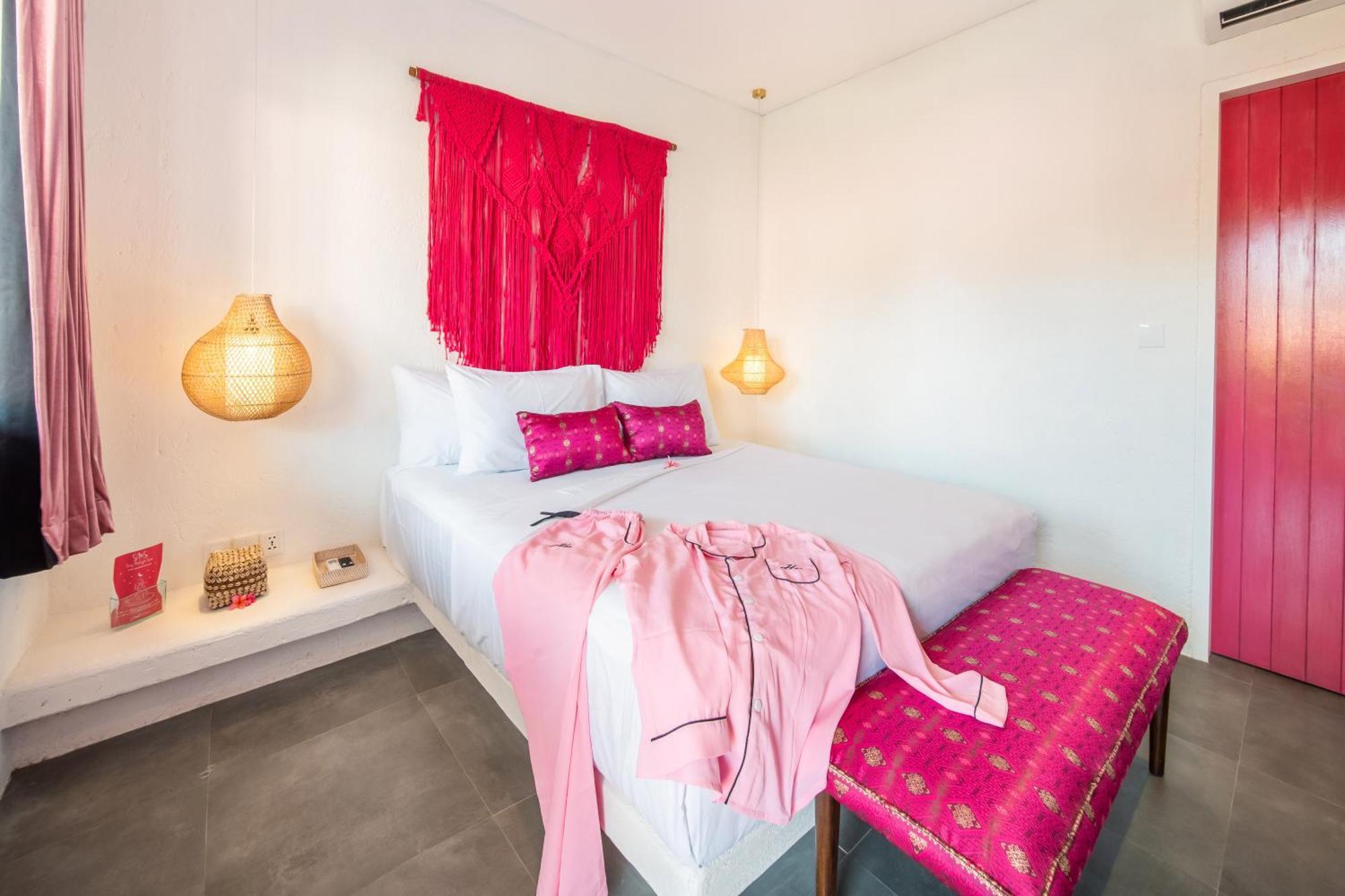 Pinkprivate Balangan - For Cool Adults Only Bed and Breakfast Jimbaran Eksteriør billede