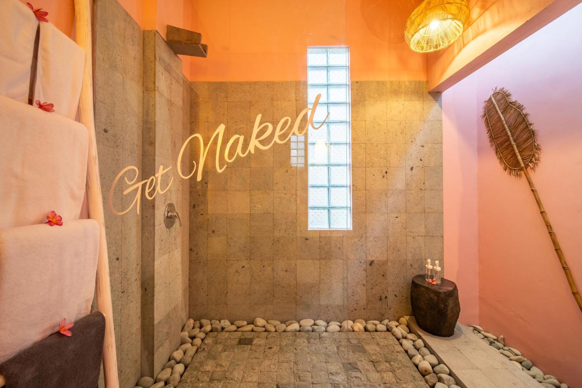 Pinkprivate Balangan - For Cool Adults Only Bed and Breakfast Jimbaran Eksteriør billede