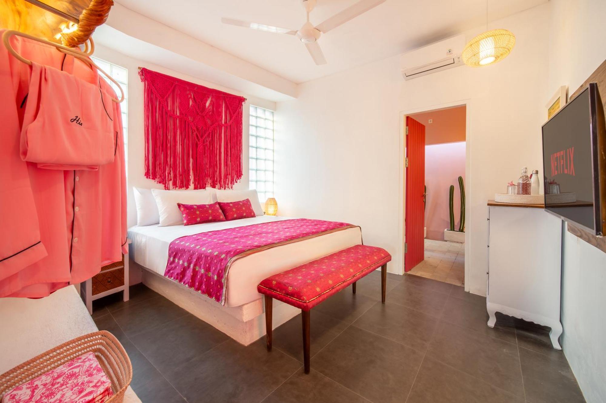 Pinkprivate Balangan - For Cool Adults Only Bed and Breakfast Jimbaran Eksteriør billede