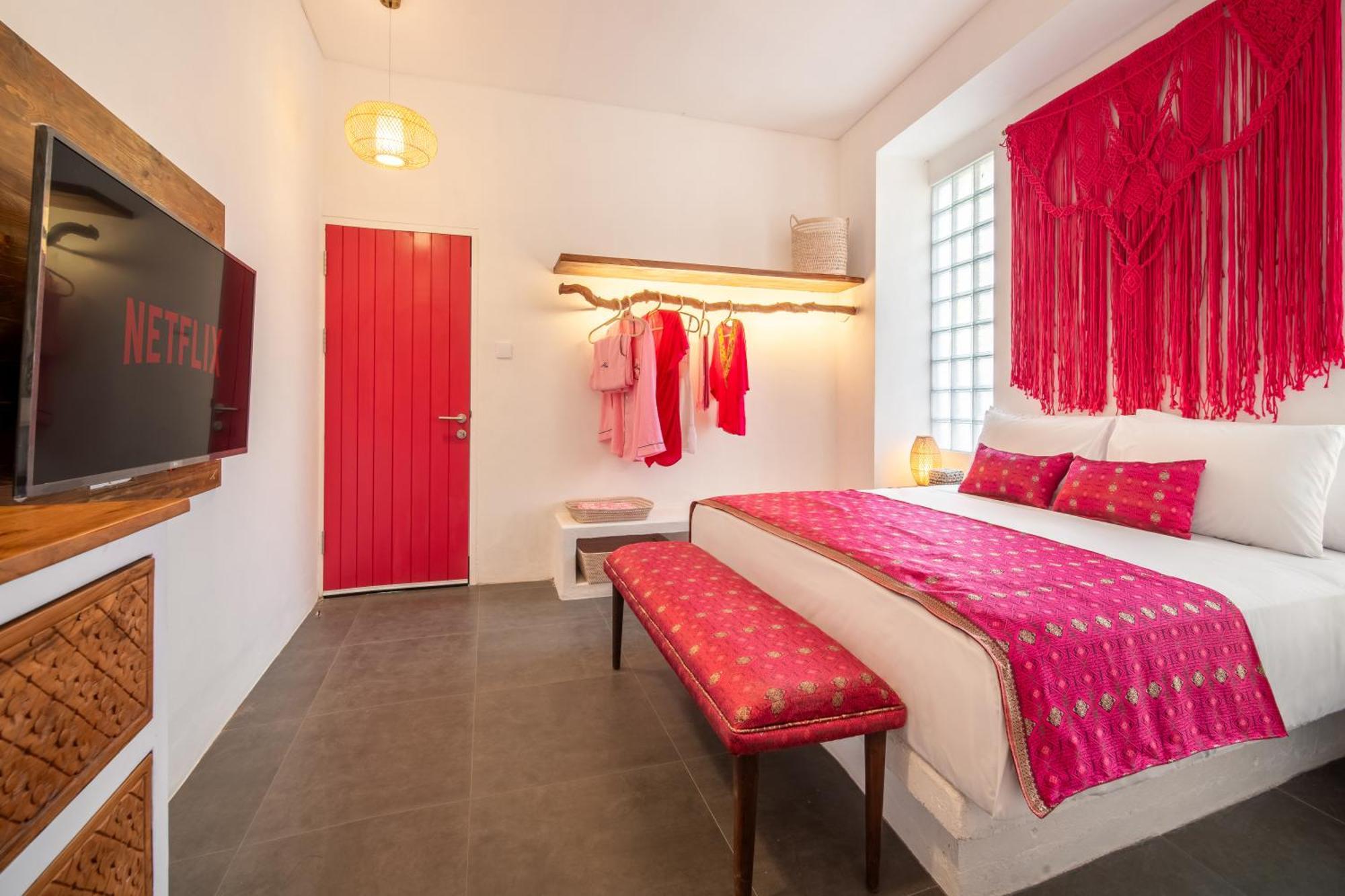 Pinkprivate Balangan - For Cool Adults Only Bed and Breakfast Jimbaran Eksteriør billede