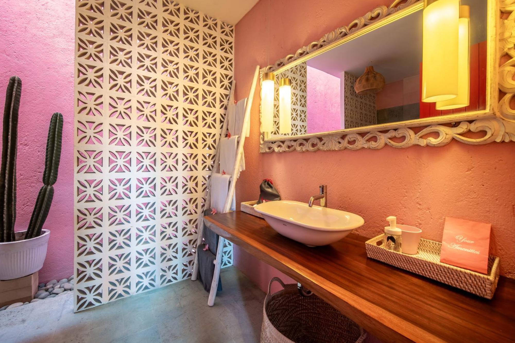 Pinkprivate Balangan - For Cool Adults Only Bed and Breakfast Jimbaran Eksteriør billede
