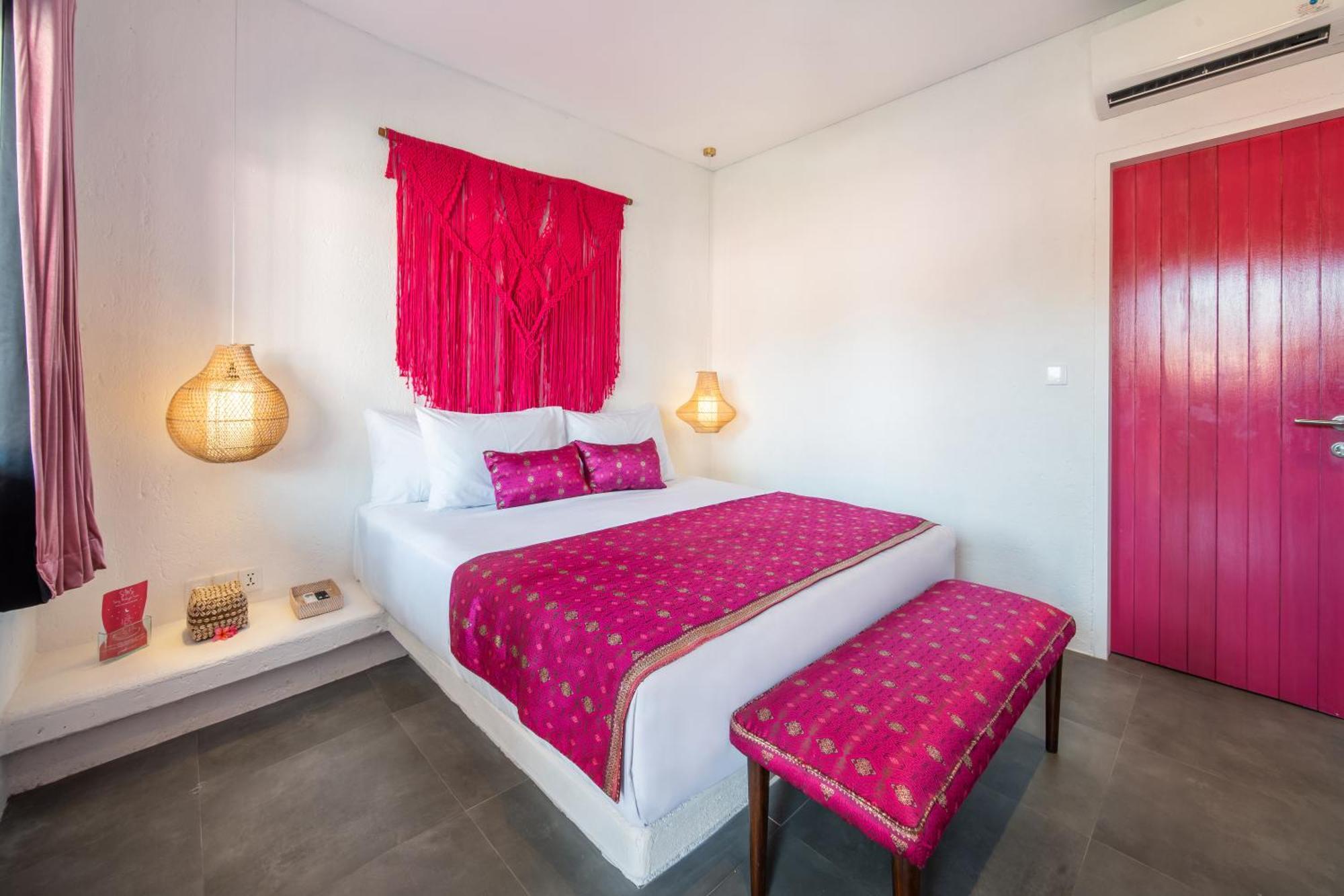 Pinkprivate Balangan - For Cool Adults Only Bed and Breakfast Jimbaran Eksteriør billede