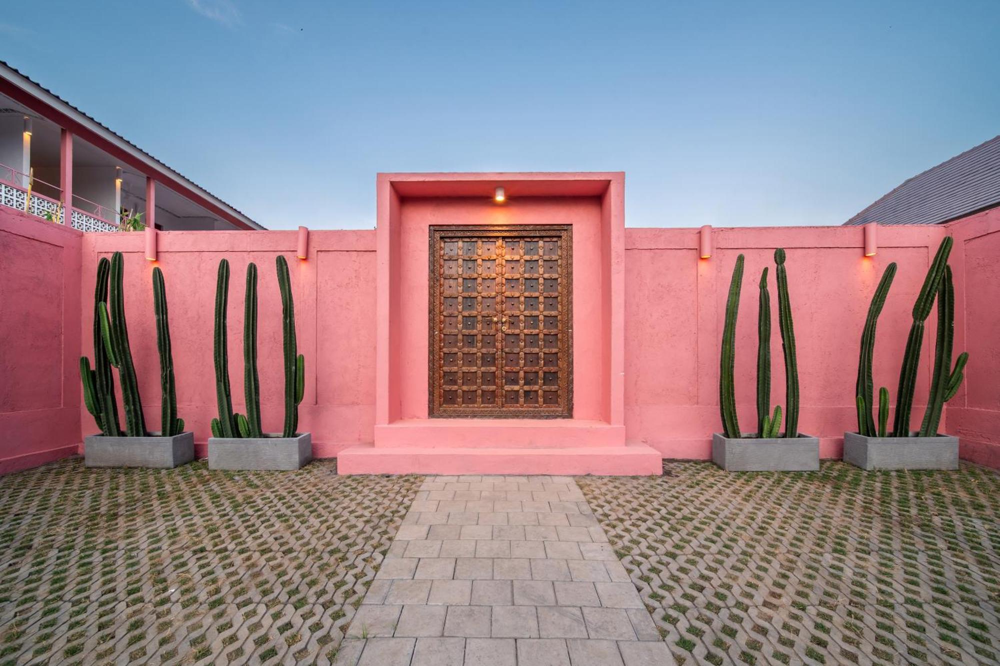 Pinkprivate Balangan - For Cool Adults Only Bed and Breakfast Jimbaran Eksteriør billede