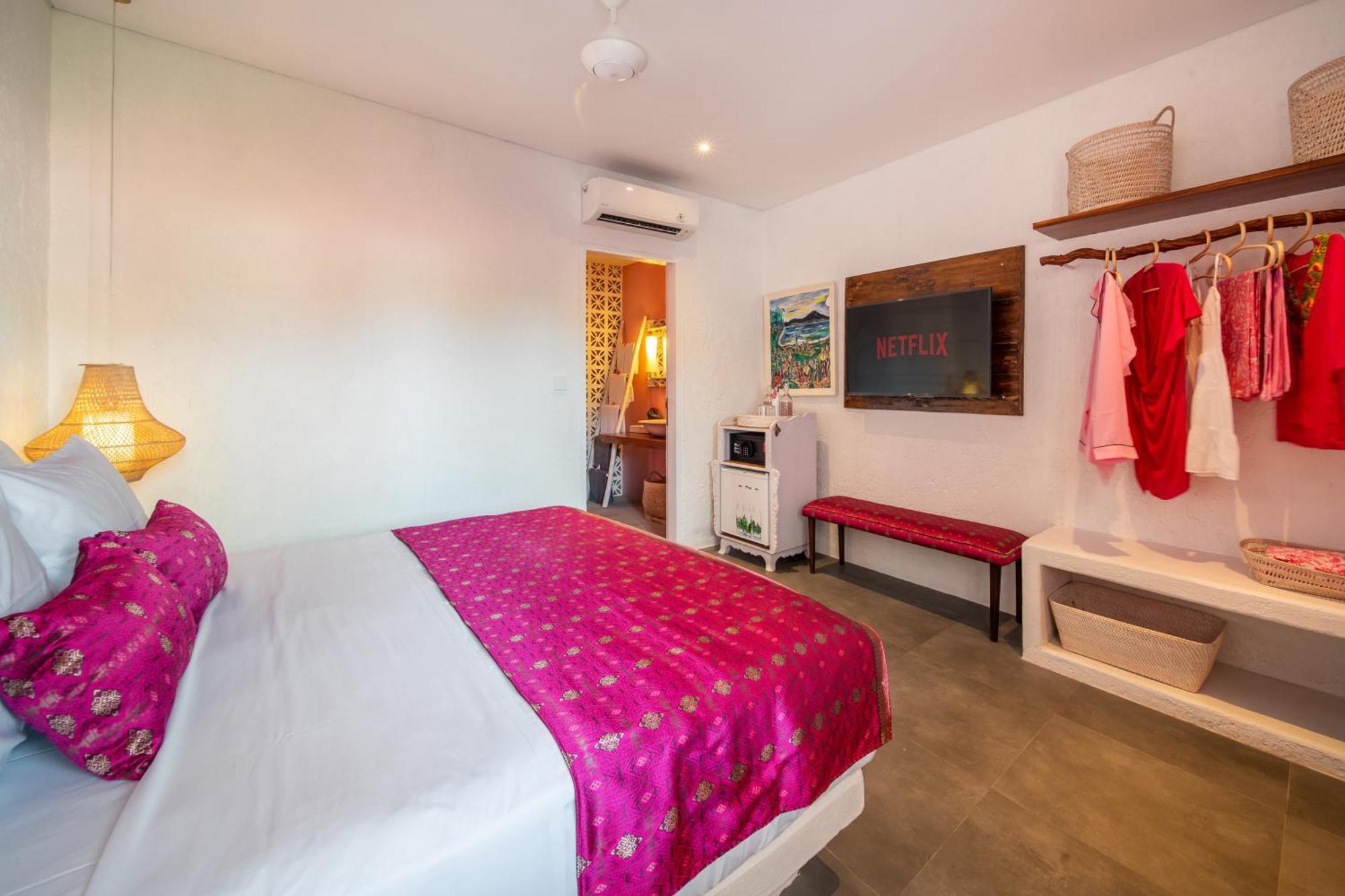 Pinkprivate Balangan - For Cool Adults Only Bed and Breakfast Jimbaran Eksteriør billede