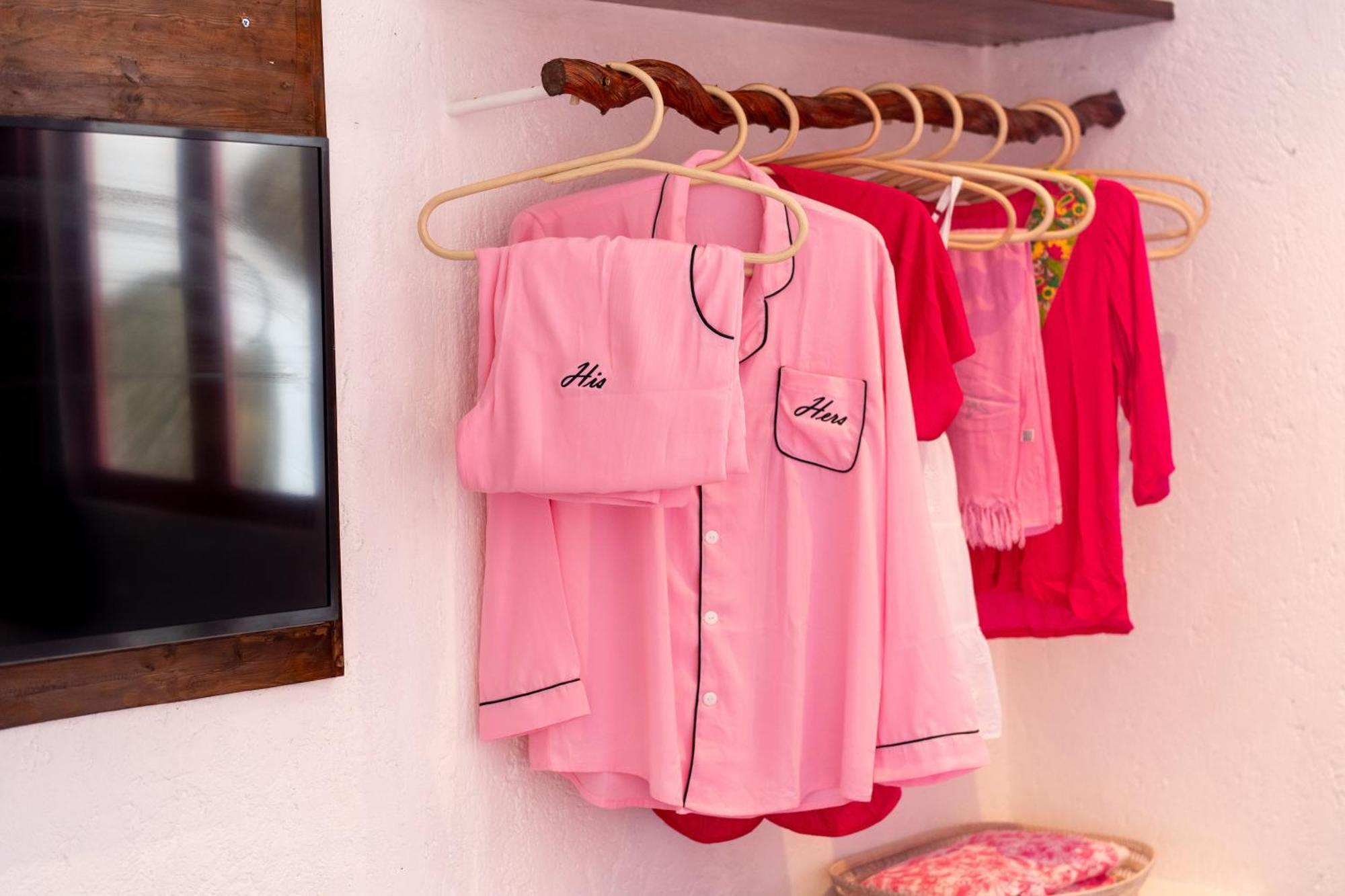 Pinkprivate Balangan - For Cool Adults Only Bed and Breakfast Jimbaran Eksteriør billede