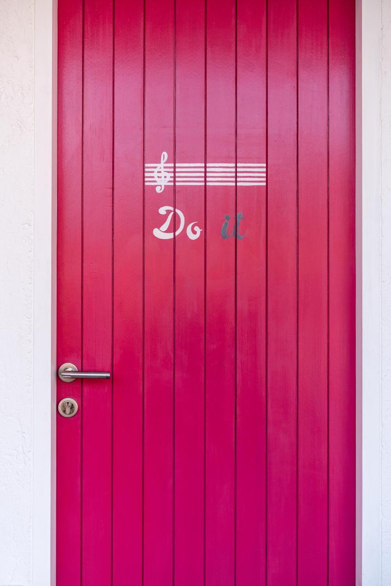Pinkprivate Balangan - For Cool Adults Only Bed and Breakfast Jimbaran Eksteriør billede