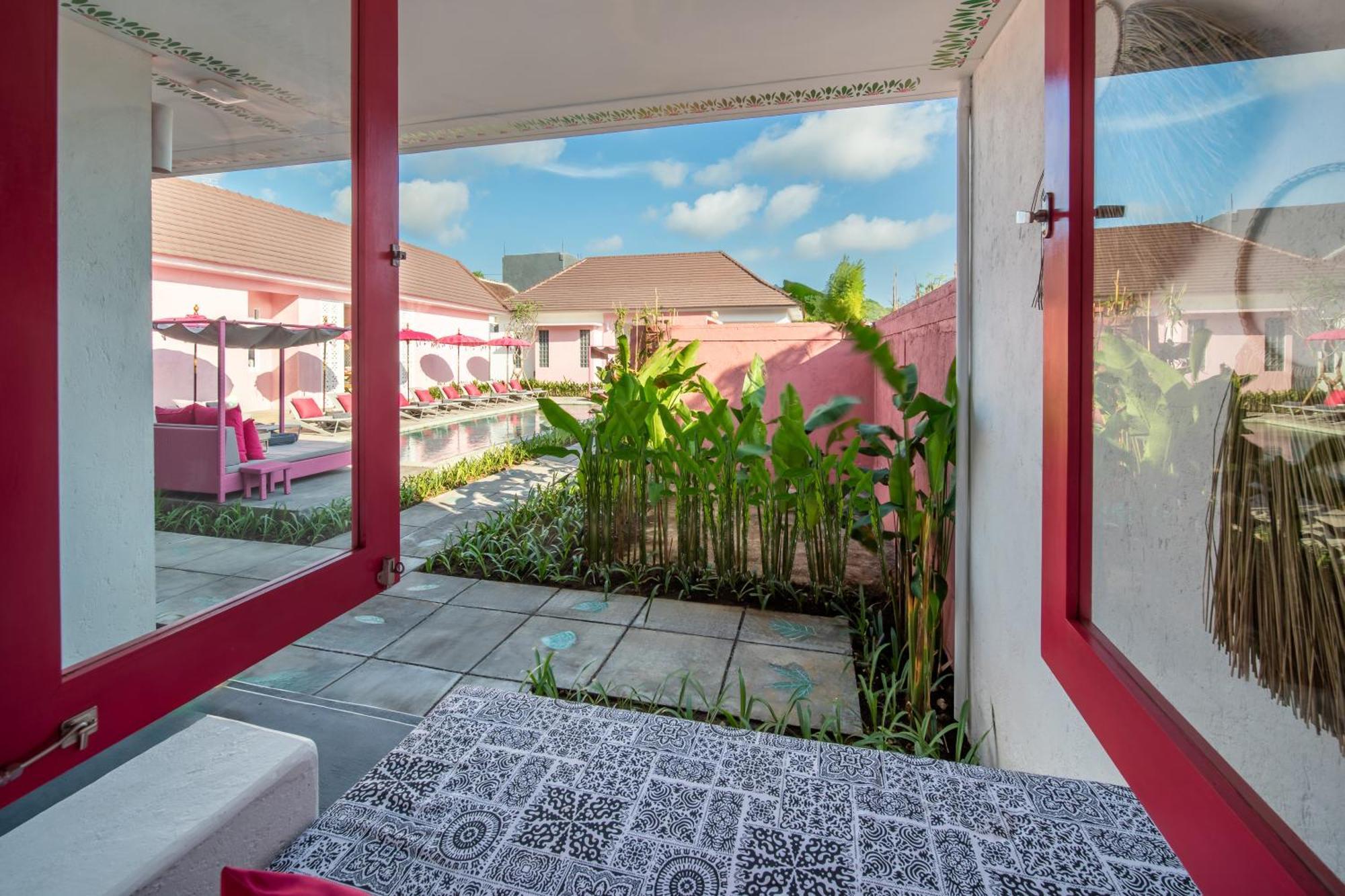 Pinkprivate Balangan - For Cool Adults Only Bed and Breakfast Jimbaran Eksteriør billede