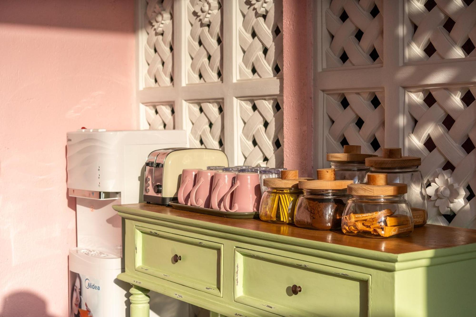 Pinkprivate Balangan - For Cool Adults Only Bed and Breakfast Jimbaran Eksteriør billede