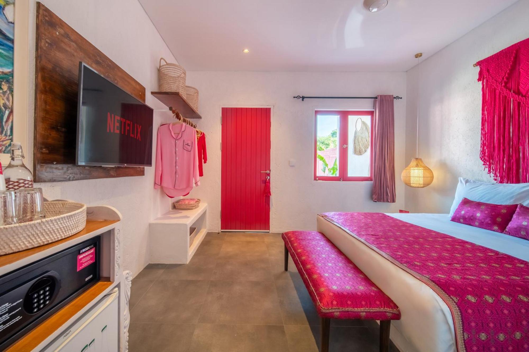 Pinkprivate Balangan - For Cool Adults Only Bed and Breakfast Jimbaran Eksteriør billede